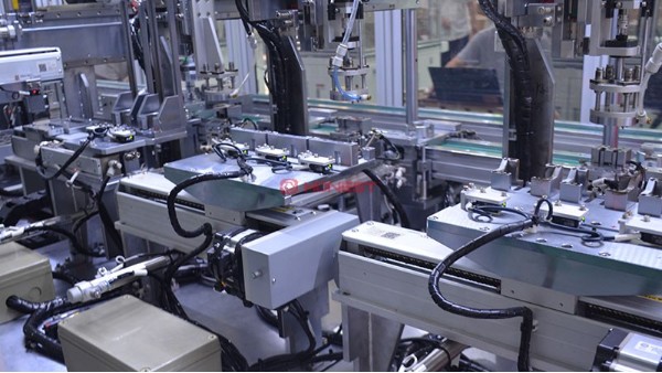 自动化设备如何实现对扁线电机的精准控制和稳定运行？